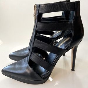 BCBGeneration Caged Black Platform Pump - Size 7.5
